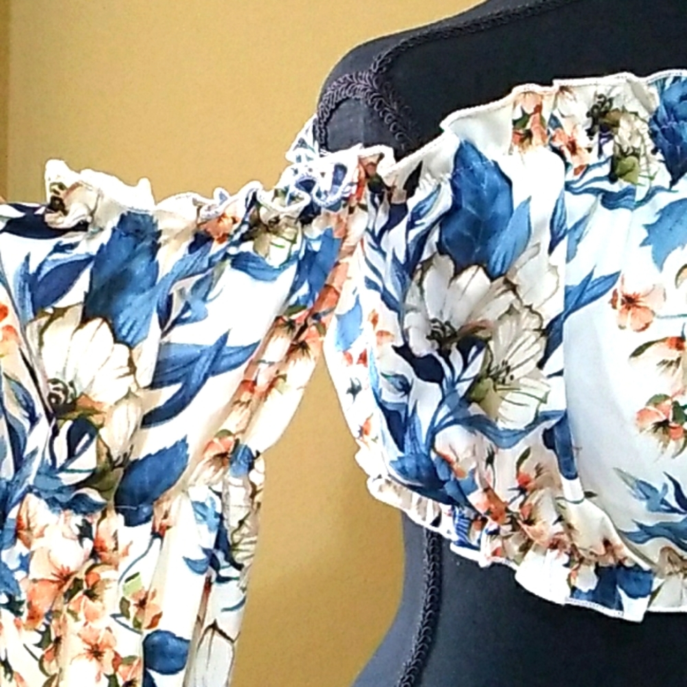 SHEIN Off Shoulders Flower Print Long Sleeves Crop Top Women's Large NWOT - Picture 3 of 4